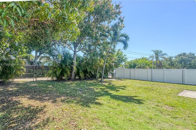 Photo - 1911 N 44th Ave