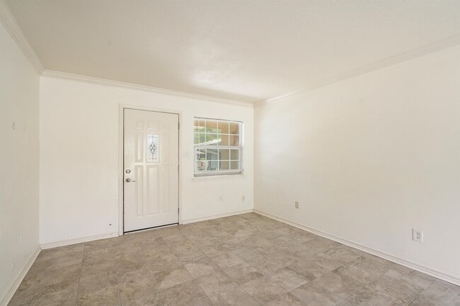 Photo - 401 W Strickland St