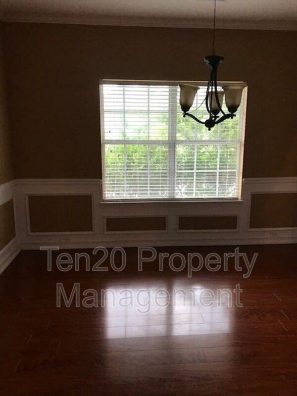 Photo - 1506 Adie St