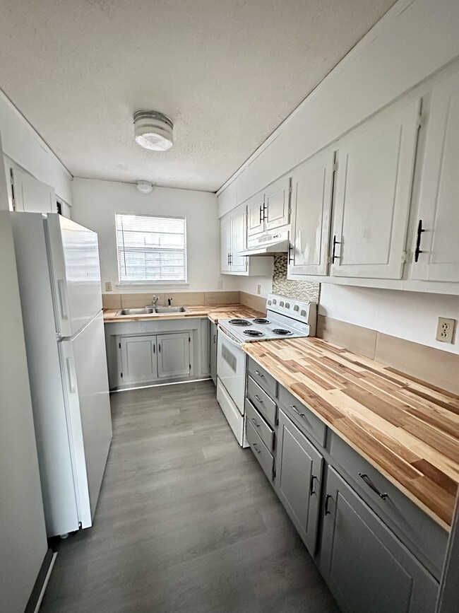 Photo - 405 11th St SW