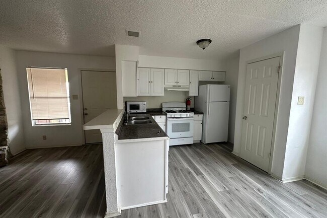 Photo - 2202 Tabor Ct