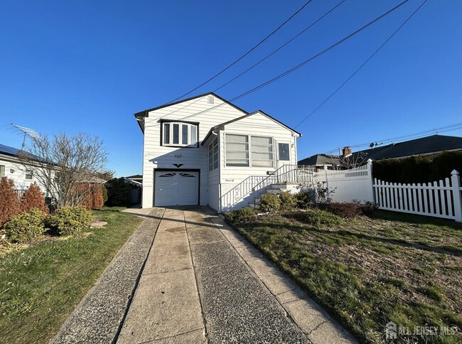 Building Photo - 11A Foothills Dr