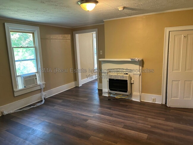 Photo - 838 Friedman St