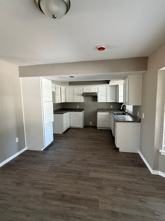 2218 Parkside Dr