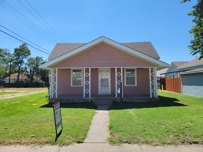 Building Photo - 215 N Green St