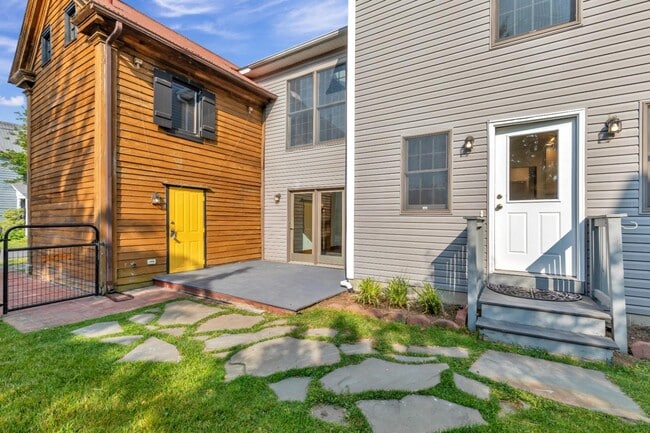 317 Mill St