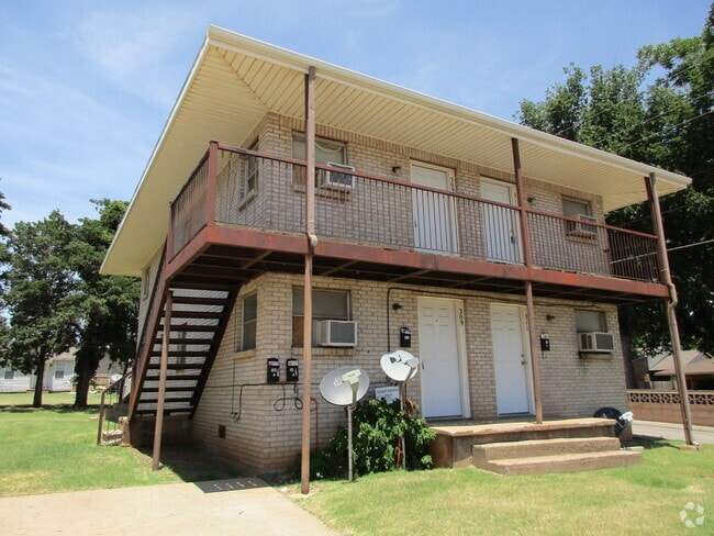 Building Photo - 1/2 block East of SWOSU Rental