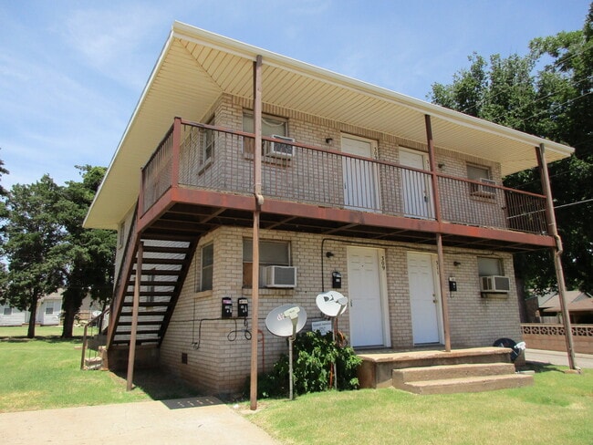 Building Photo - 1/2 block East of SWOSU Rental