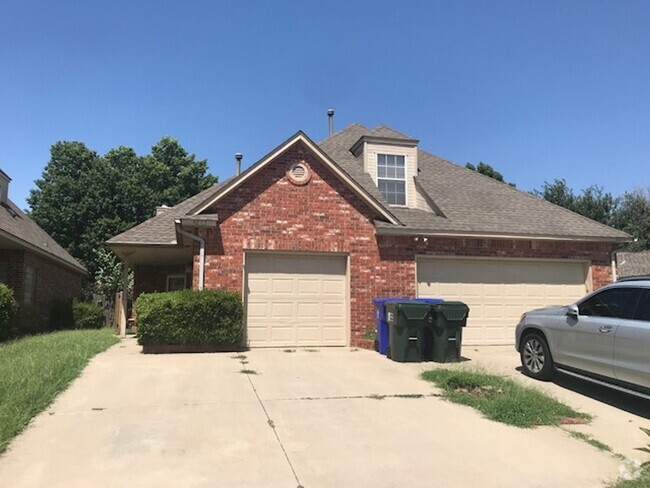 Building Photo - Upscale West Norman 3-bed, 2.5 bath, 2-car... Unit 4215 Rental