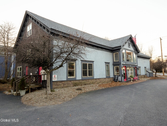 Building Photo - 99 Woodlawn Ave Unit A