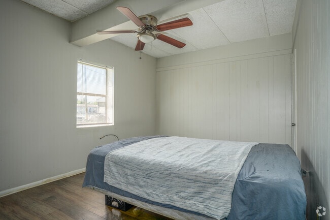 1BR, 1BA - 533SF - Primary Bedroom