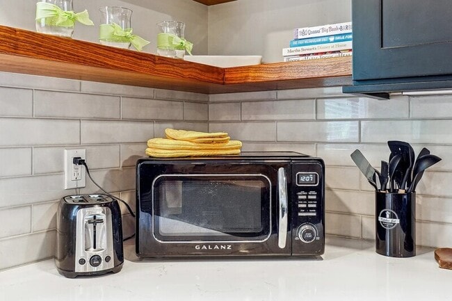 Photo - 2450 Hillcrest Dr