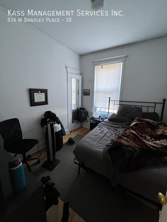 Photo - 836 W Bradley Pl Unidad 1R