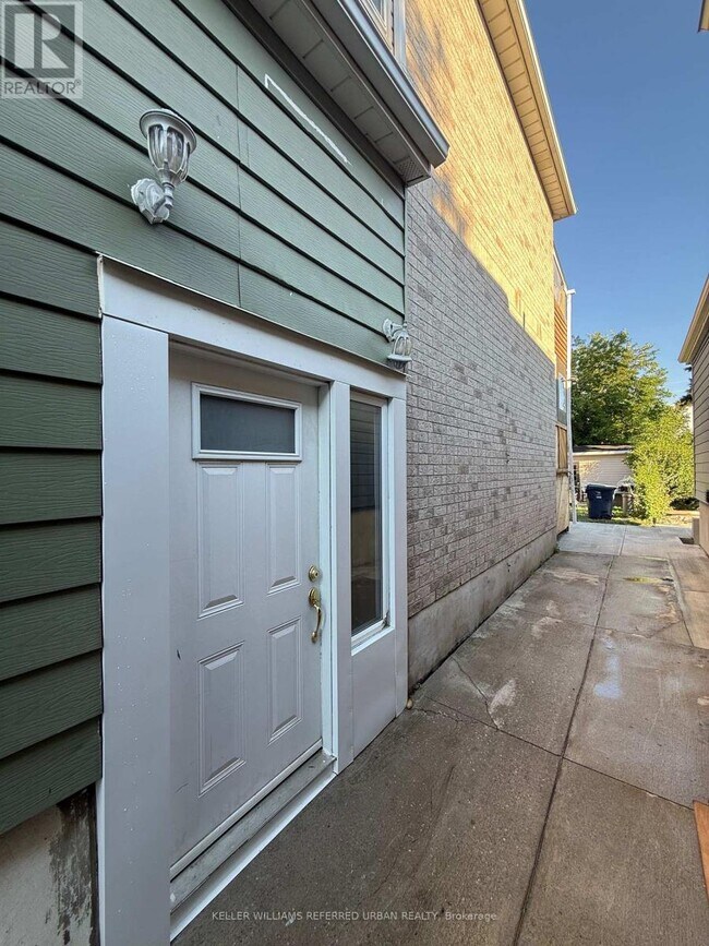 Photo - 23 Algoma St