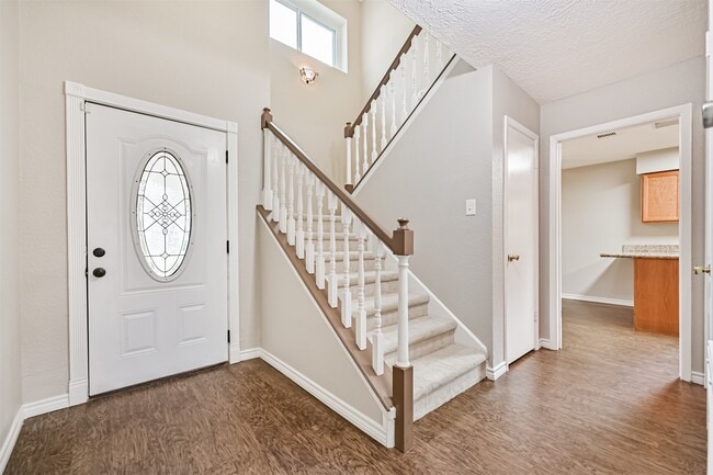 Photo - 222 Old Oaks St