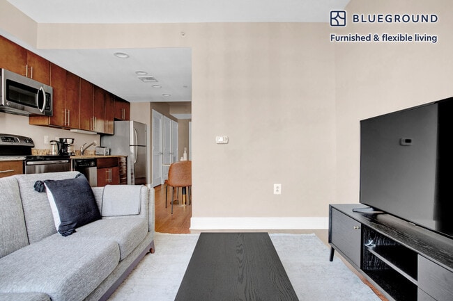 Photo - 425 L St NW Unidad FL8-ID348