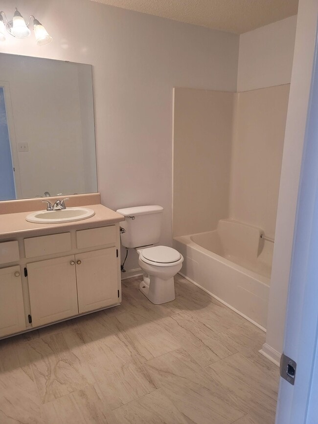 Photo - 610E MITCHELL