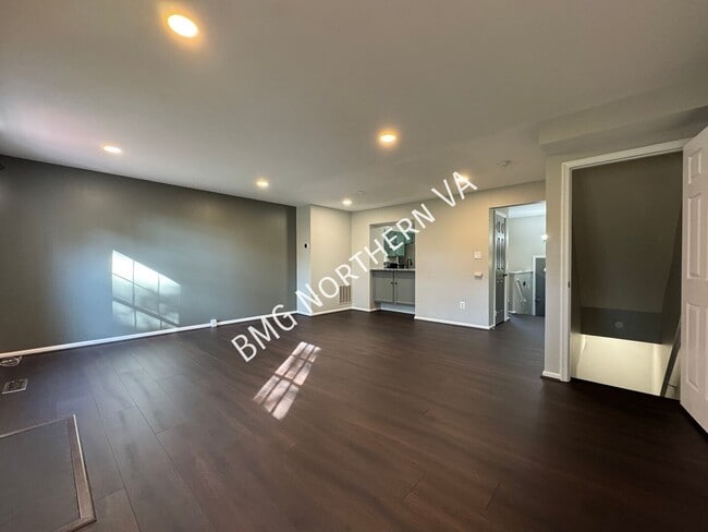 8651 Centerton Ln