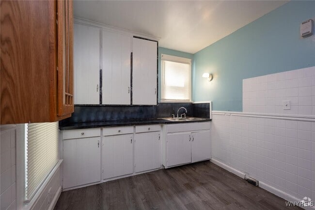 Building Photo - 2841 Macklem Ave Rental