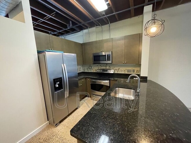 Photo - 800 Academy St