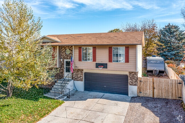 https://360.pokypix.com/share/collection/7qYyV?logo=-1&card=1&info=1&fs=1&vr=1&zoom=1&initload=0&aut - 4860 Freedom Ave Rental