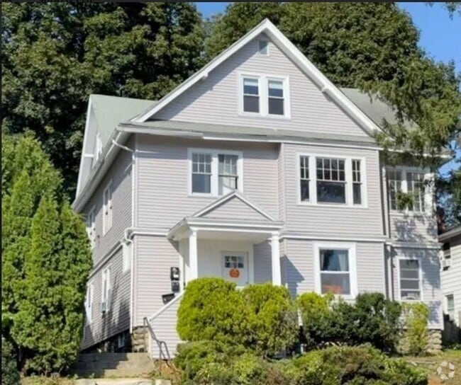 Building Photo - 929 Pleasant St Rental
