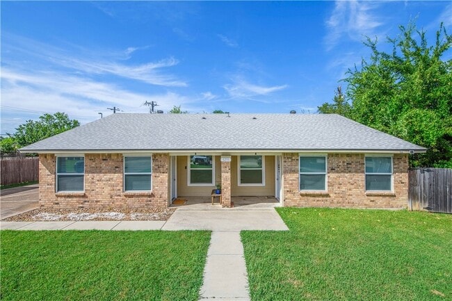 Building Photo - 1211 April Bloom Unit A