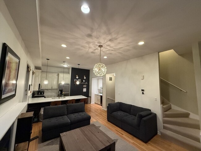 Photo - 1455 W Wolfram St Unit A