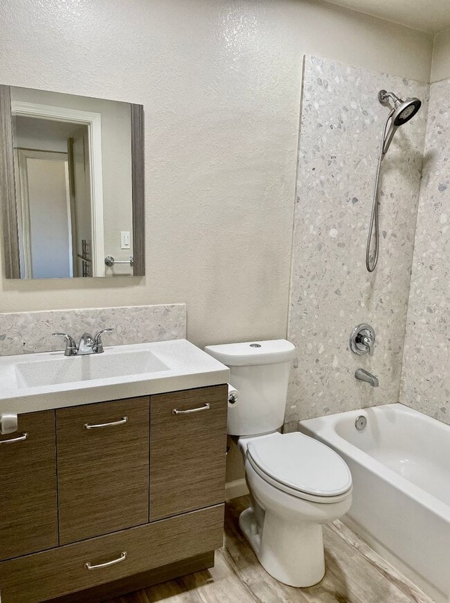 Photo - LINCOLNVIL9849 Unit A