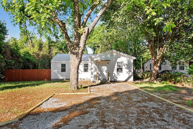 Photo - 5745 Holland St House