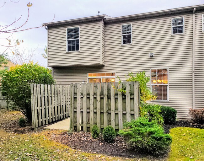 2158 Kenyon St. N.E. Unit B
