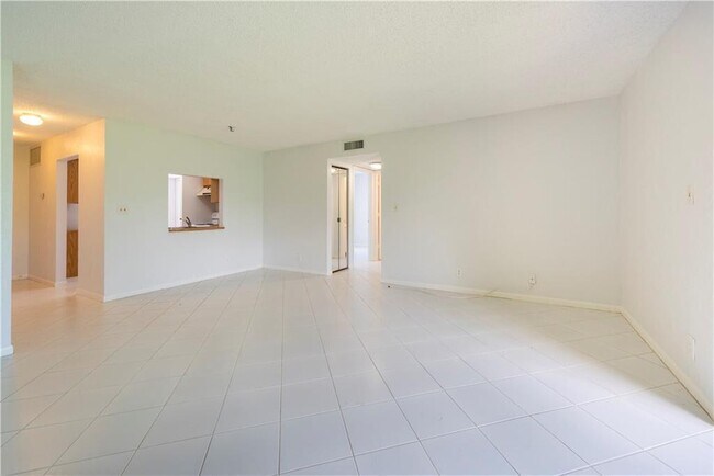 719 Gardens Dr Unit 101