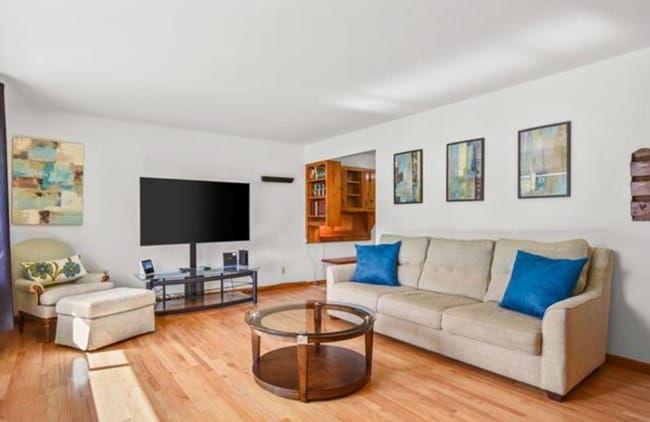 Photo - 1004 Pflaum Rd