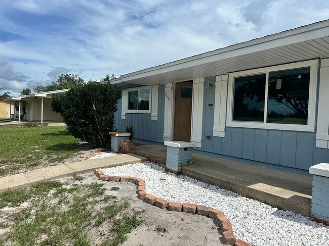 Photo - 2781 Fulford St