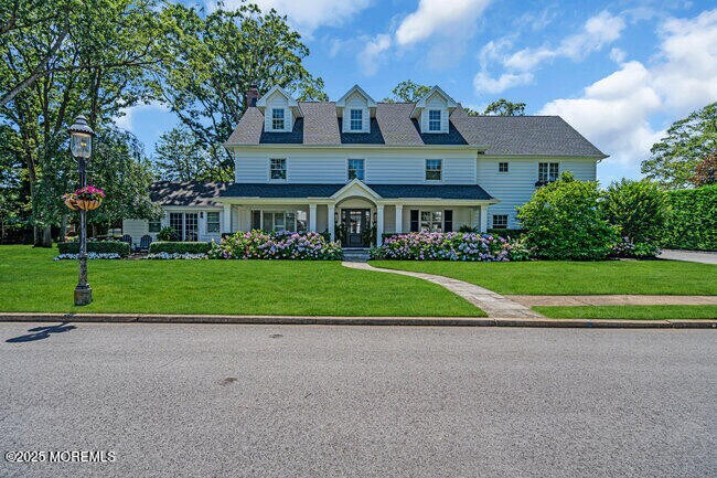 12 Red Oak Dr