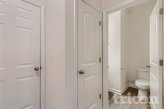 Photo - 142 Woodhouse Cir