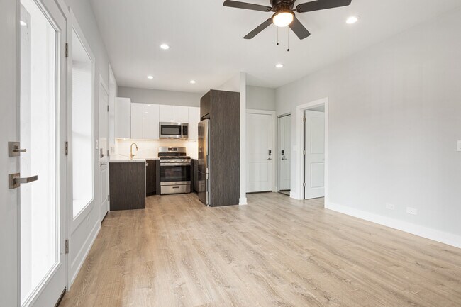 Photo - 1243 W Morse Ave Unit 2