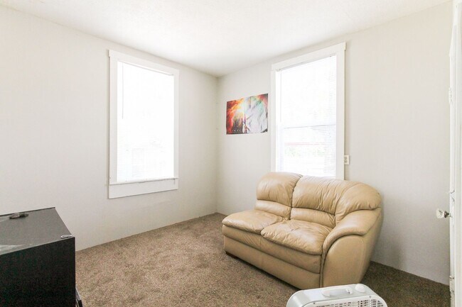 Photo - PRELEASING for AUGUST! Close to Campus: On... Unit 1507
