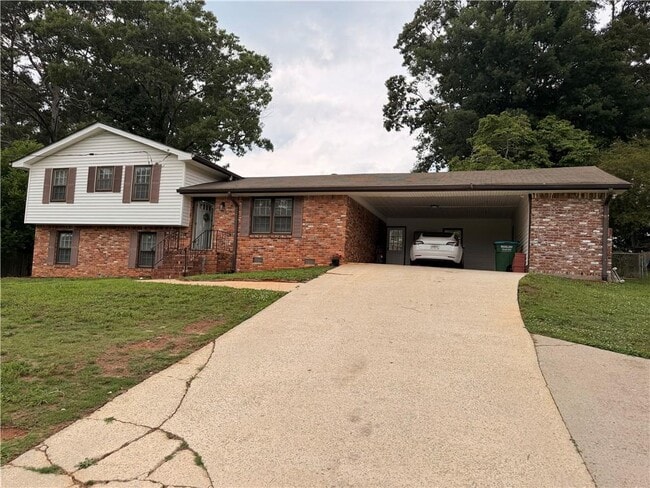 Building Photo - 886 Killian Hill Rd SW