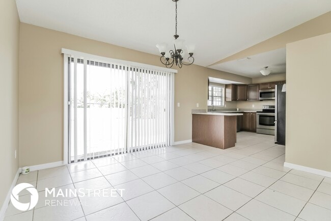 Photo - 59 Emerson Dr NW