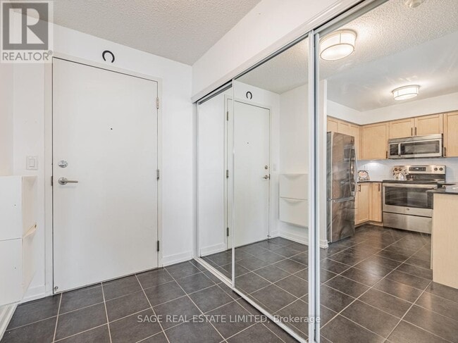 Photo - 812 Lansdowne Ave Unit 627