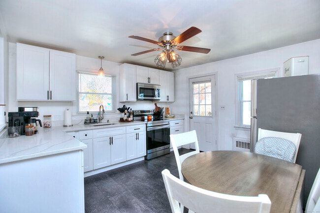 Photo - 545 Old Stratfield Rd