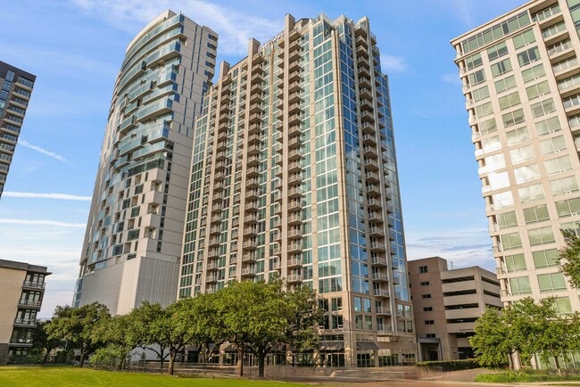 Located in Houston&#39;s River Oaks and Galleria neighborhoods - SkyHouse River Oaks Apartments