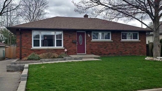 Photo - 105 Harold Av