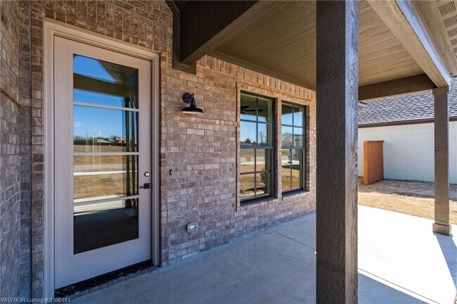 7627 Woodbine Ln