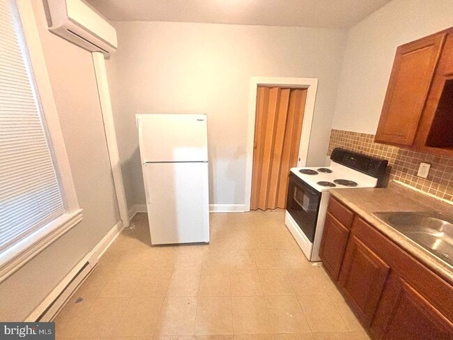 Photo - 1736 N 59th St