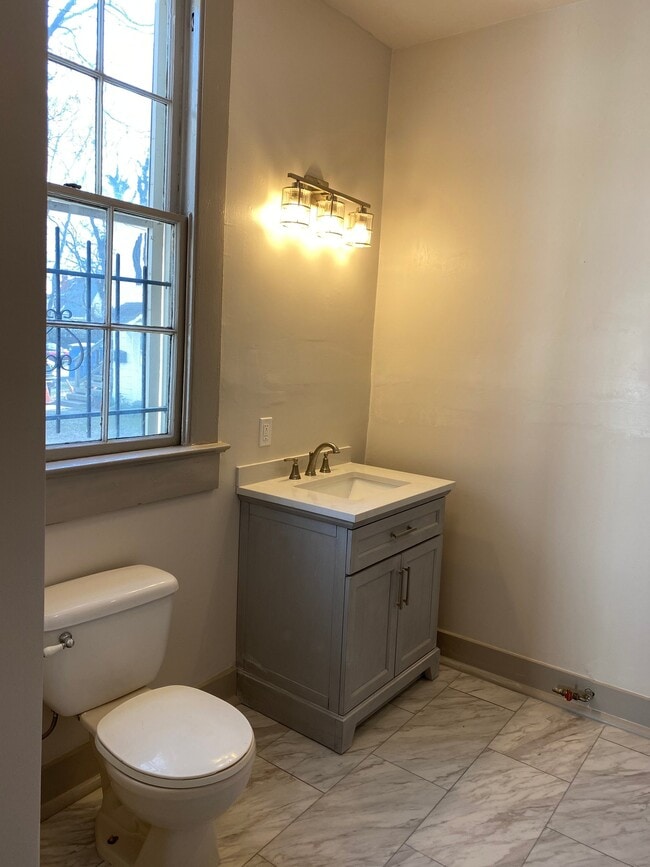 Photo - 605 E 6th St Unit Apt. C