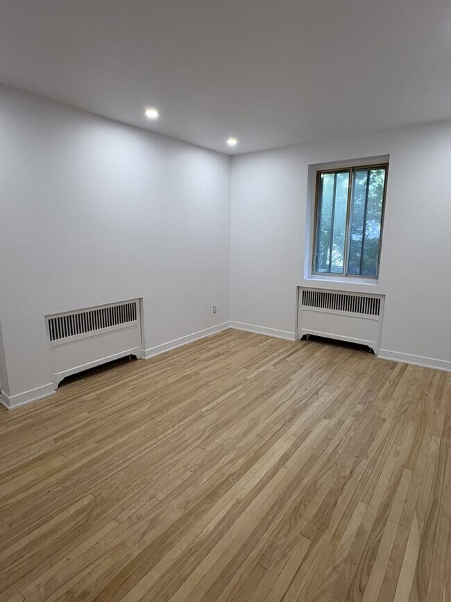 Photo - 4930 Edouard Montpetit Blvd Unit 6