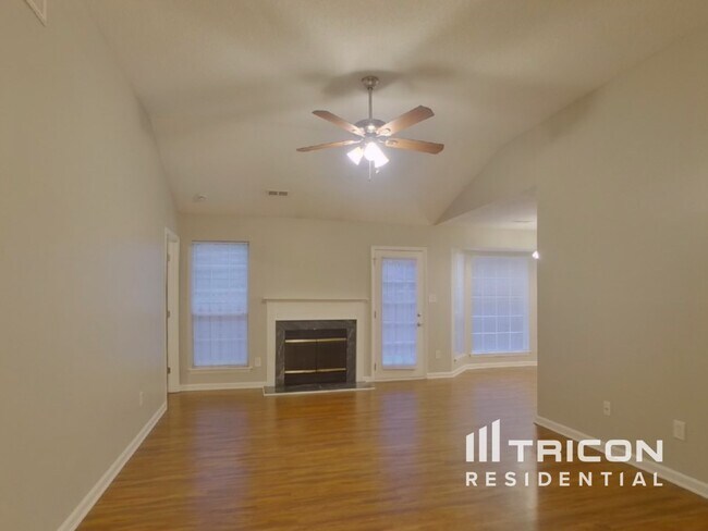 Photo - 8523 Lockerbie Ln