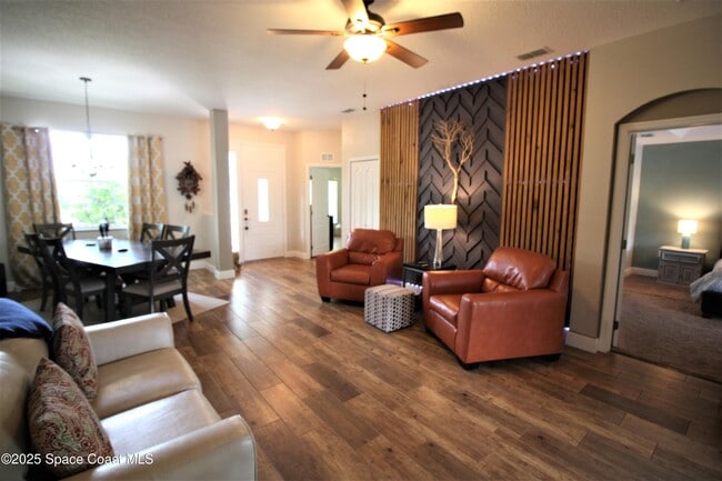 Photo - 545 Castana Ave SE